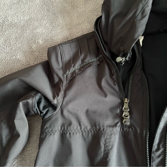 Lululemon Black Jacket 🖤 - Picture 8 of 12